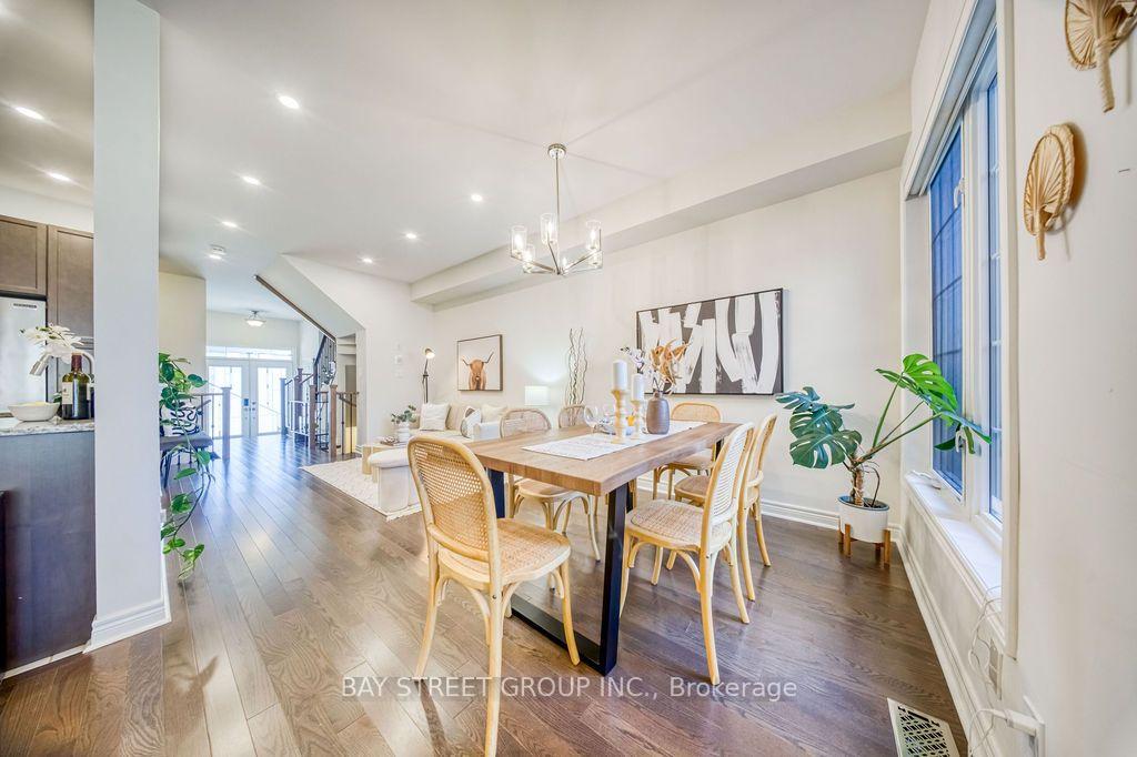 Photo 13 of 38 Port Arthur Crescent, Richmond Hill, Jefferson — HOMEH
