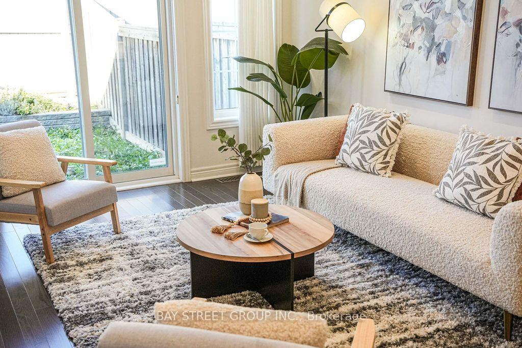 Photo 18 of 38 Port Arthur Crescent, Richmond Hill, Jefferson — HOMEH