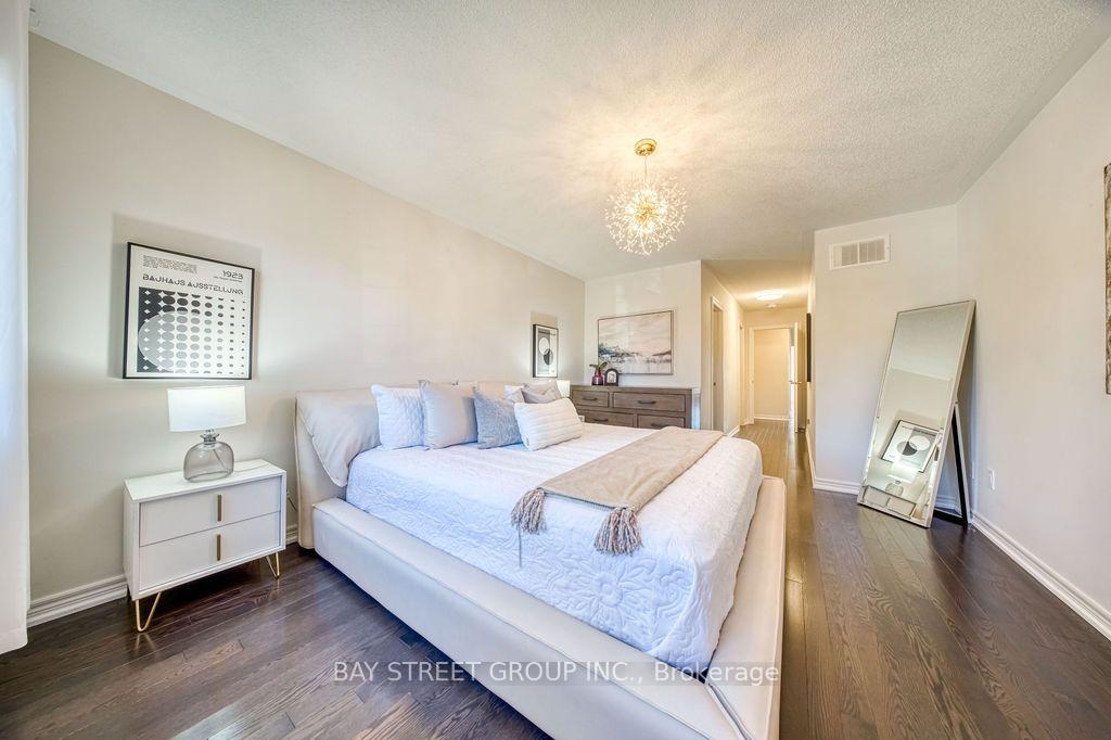 Photo 25 of 38 Port Arthur Crescent, Richmond Hill, Jefferson — HOMEH