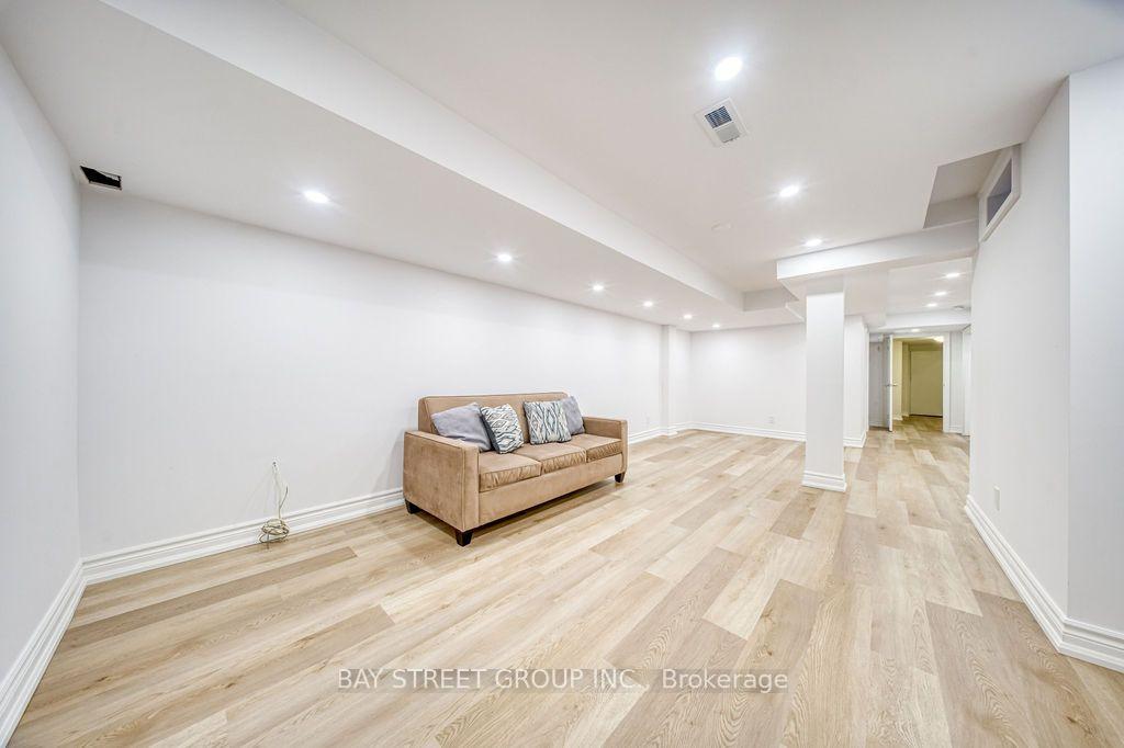 Photo 34 of 38 Port Arthur Crescent, Richmond Hill, Jefferson — HOMEH