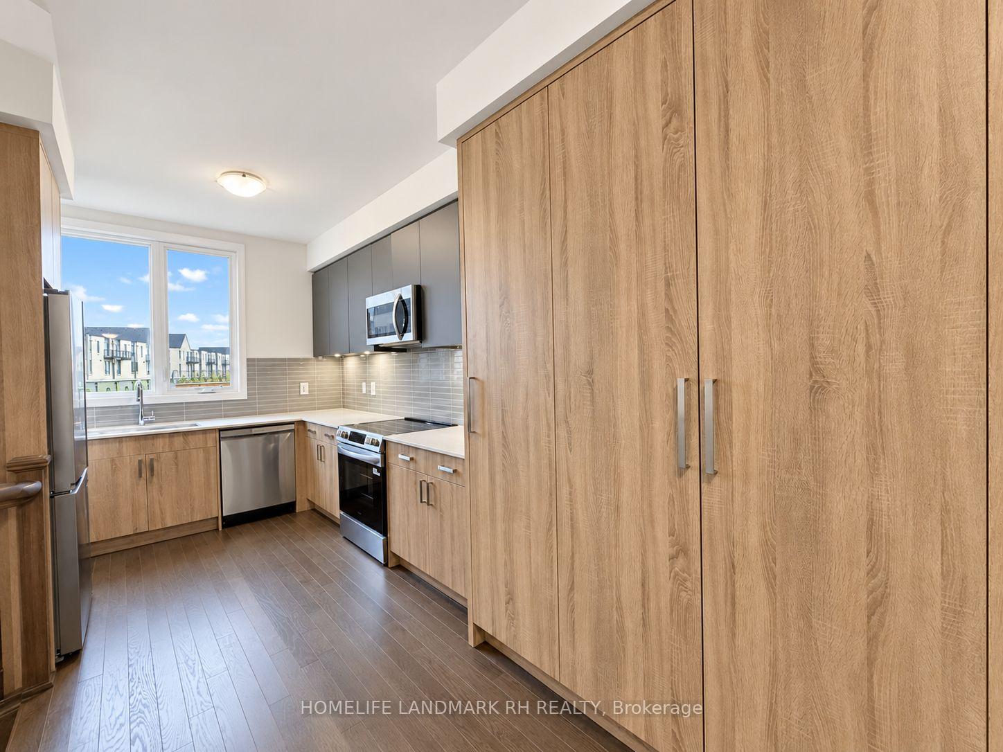 Photo 6 of 398 Lawrence Heights Way, Toronto, Englemount-Lawrence — HOMEH
