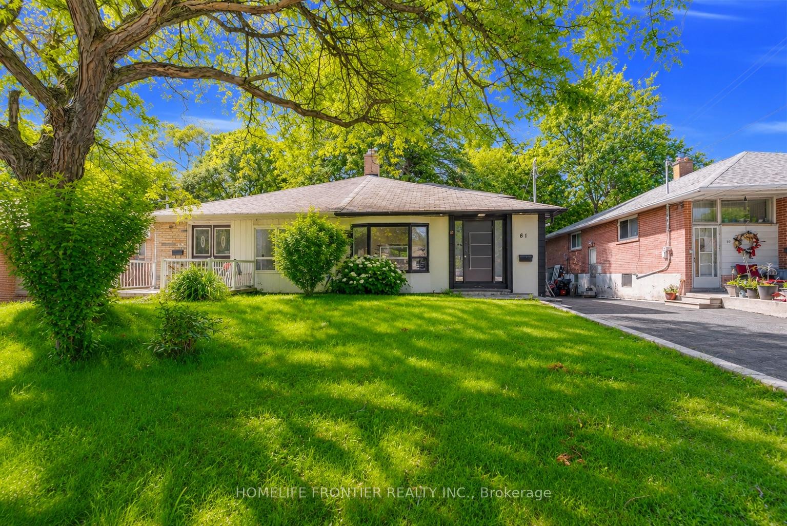 Photo 4 of 61 Sundial Crescent, North York, Victoria Village — HOMEH