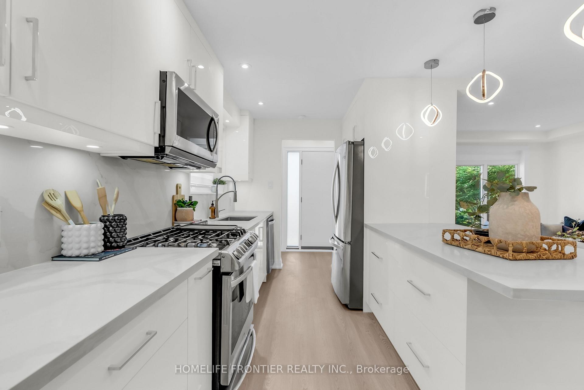 Photo 19 of 61 Sundial Crescent, North York, Victoria Village — HOMEH