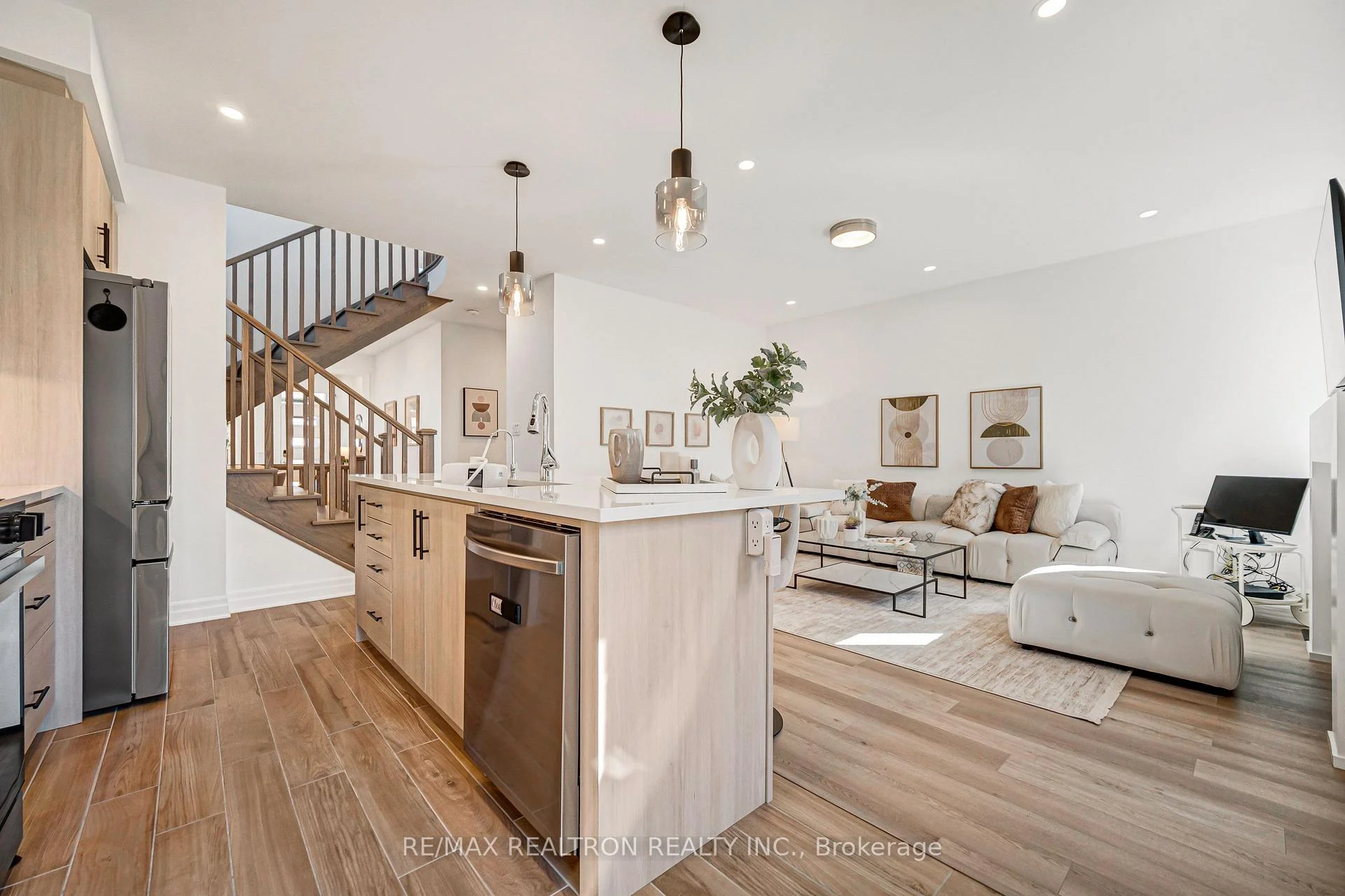Photo 24 of 57 Greenridge Crescent, Markham, Cathedraltown — HOMEH