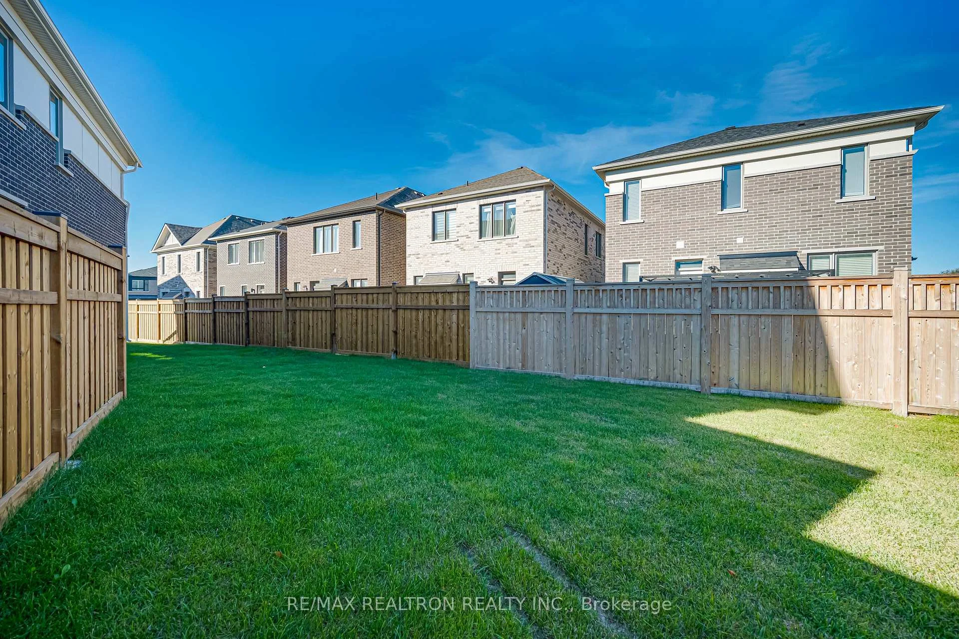 Photo 34 of 57 Greenridge Crescent, Markham, Cathedraltown — HOMEH