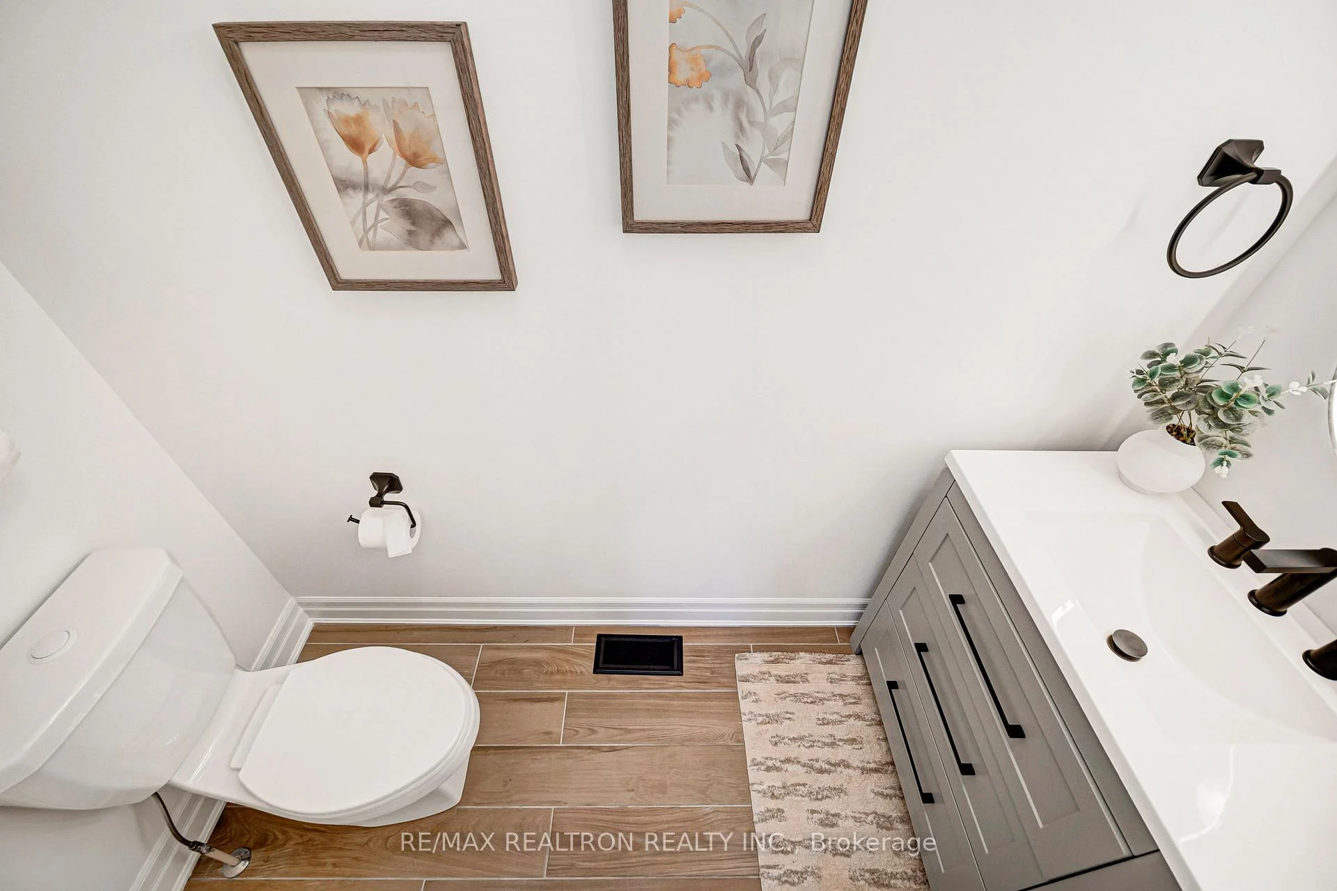 Photo 38 of 57 Greenridge Crescent, Markham, Cathedraltown — HOMEH
