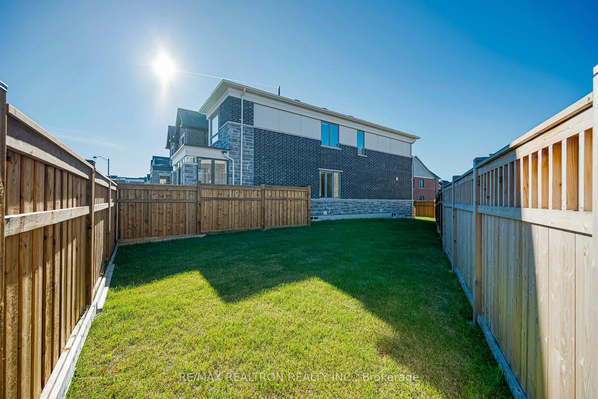 Photo 40 of 57 Greenridge Crescent, Markham, Cathedraltown — HOMEH