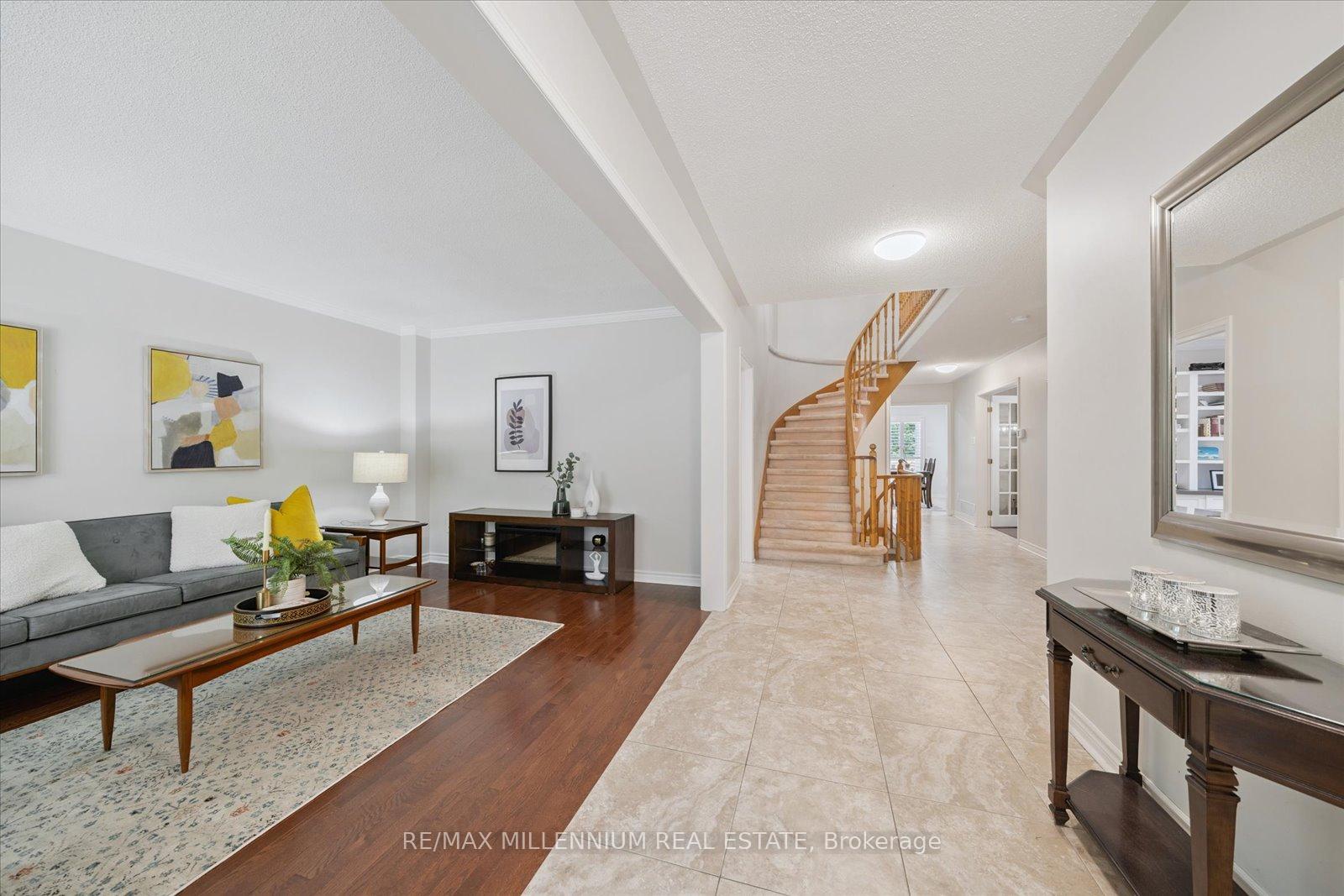 Photo 4 of 237 Glenabbey Drive, Clarington, Courtice — HOMEH