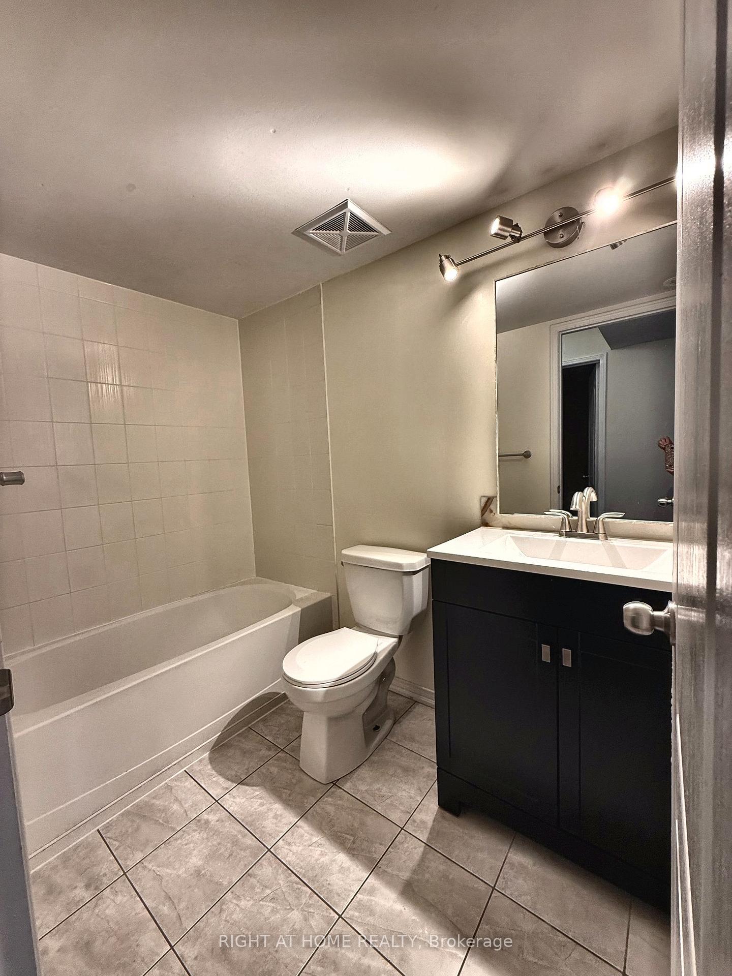 Photo 14 of Unit 3, 2484 Post Road, Oakville, River Oaks — HOMEH