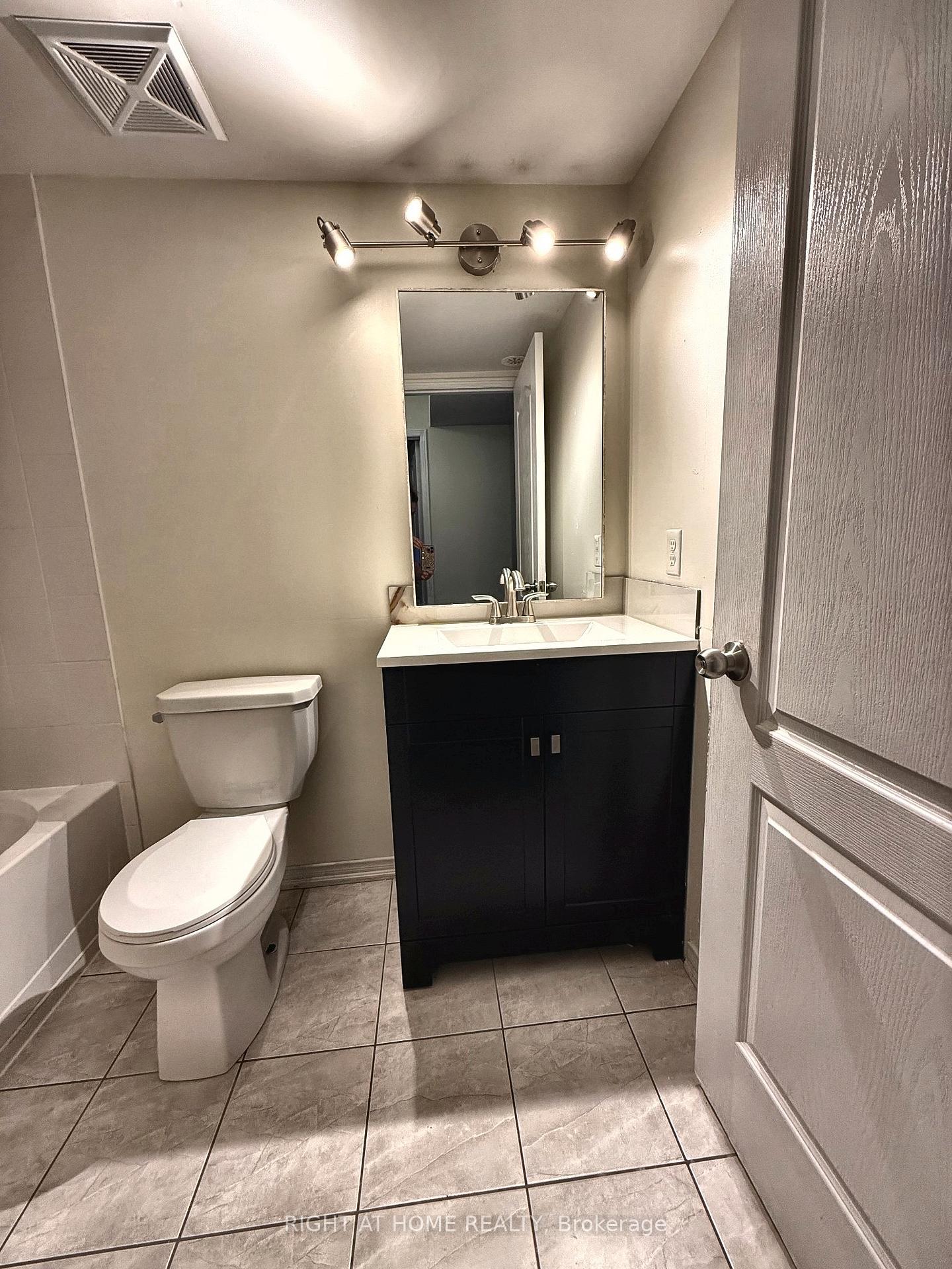 Photo 15 of Unit 3, 2484 Post Road, Oakville, River Oaks — HOMEH