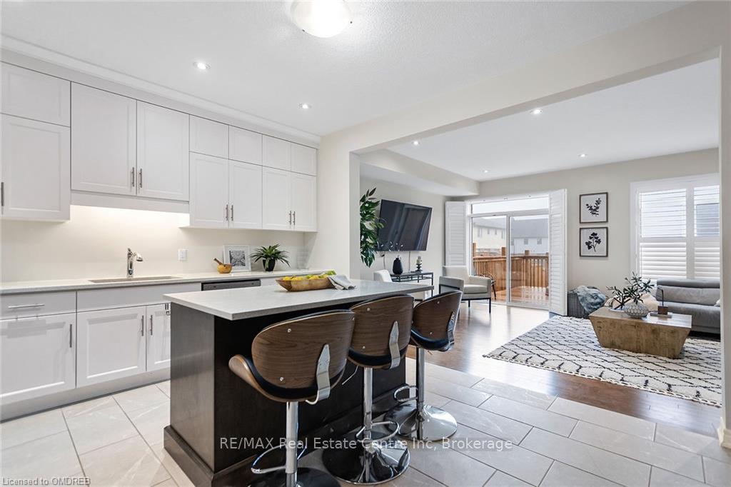 Photo 4 of 222 Poppy Drive E, Guelph, Pineridge/Westminster Woods — HOMEH