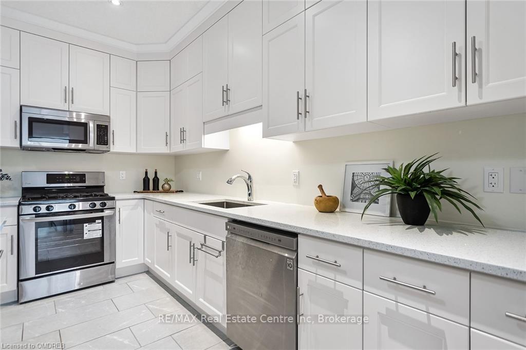 Photo 8 of 222 Poppy Drive E, Guelph, Pineridge/Westminster Woods — HOMEH