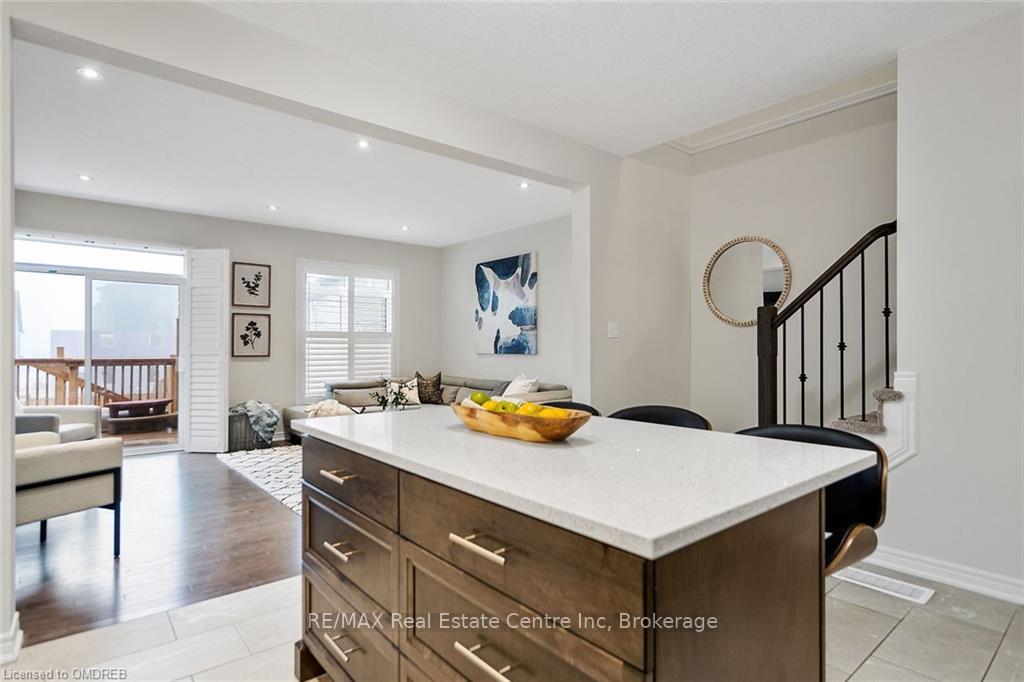 Photo 9 of 222 Poppy Drive E, Guelph, Pineridge/Westminster Woods — HOMEH