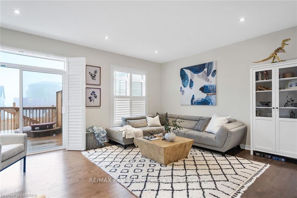 Photo 10 of 222 Poppy Drive E, Guelph, Pineridge/Westminster Woods — HOMEH