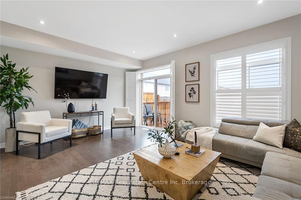 Photo 12 of 222 Poppy Drive E, Guelph, Pineridge/Westminster Woods — HOMEH
