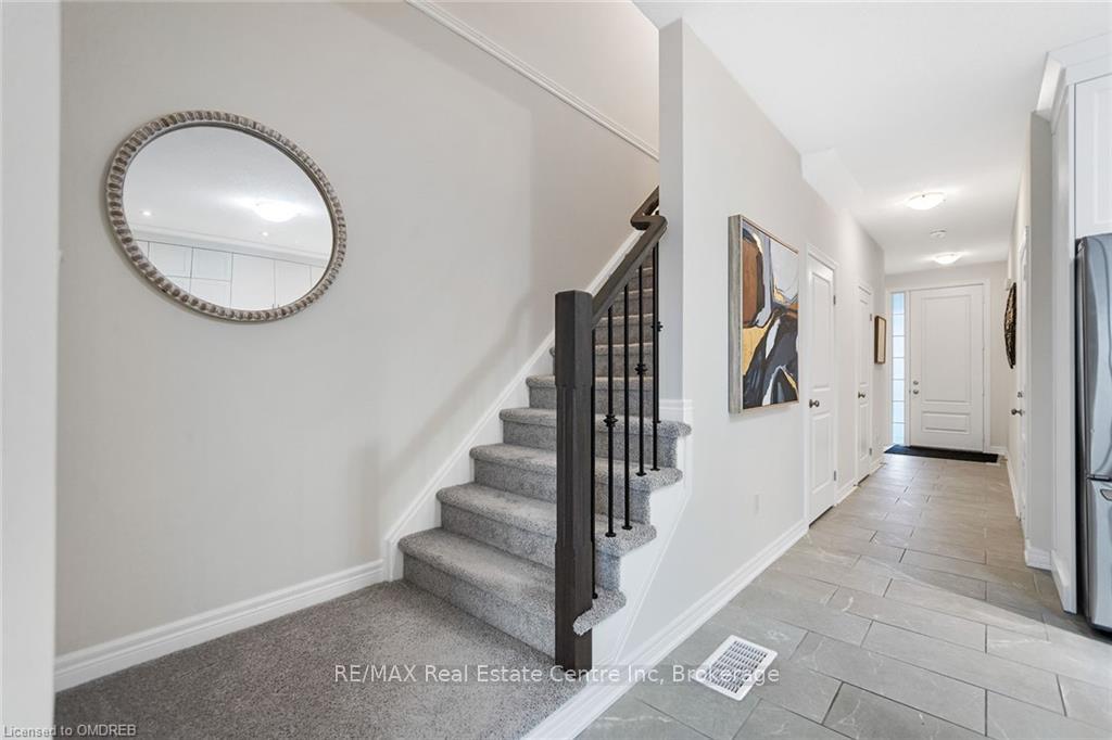 Photo 14 of 222 Poppy Drive E, Guelph, Pineridge/Westminster Woods — HOMEH