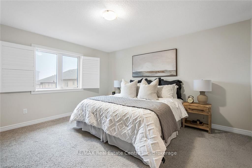 Photo 17 of 222 Poppy Drive E, Guelph, Pineridge/Westminster Woods — HOMEH