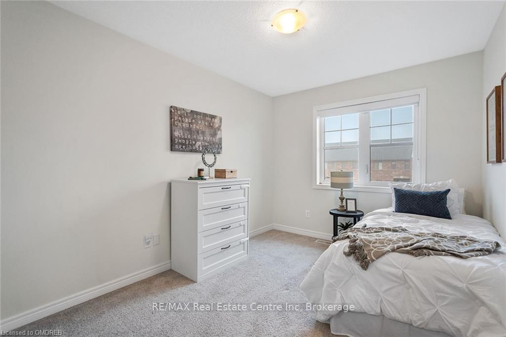 Photo 20 of 222 Poppy Drive E, Guelph, Pineridge/Westminster Woods — HOMEH