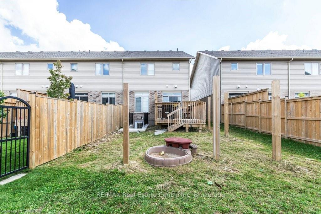 Photo 35 of 222 Poppy Drive E, Guelph, Pineridge/Westminster Woods — HOMEH