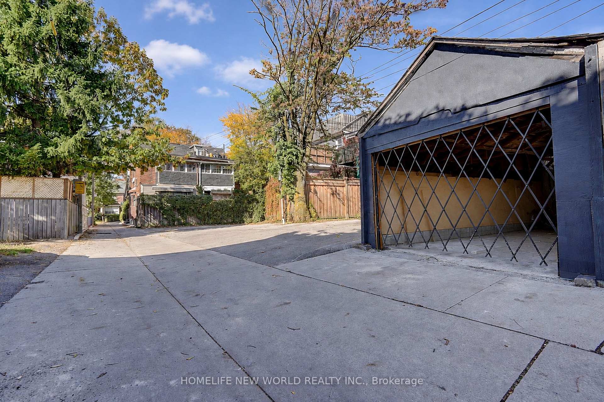 Photo 41 of 2001 Dundas Street W, Toronto, Roncesvalles — HOMEH