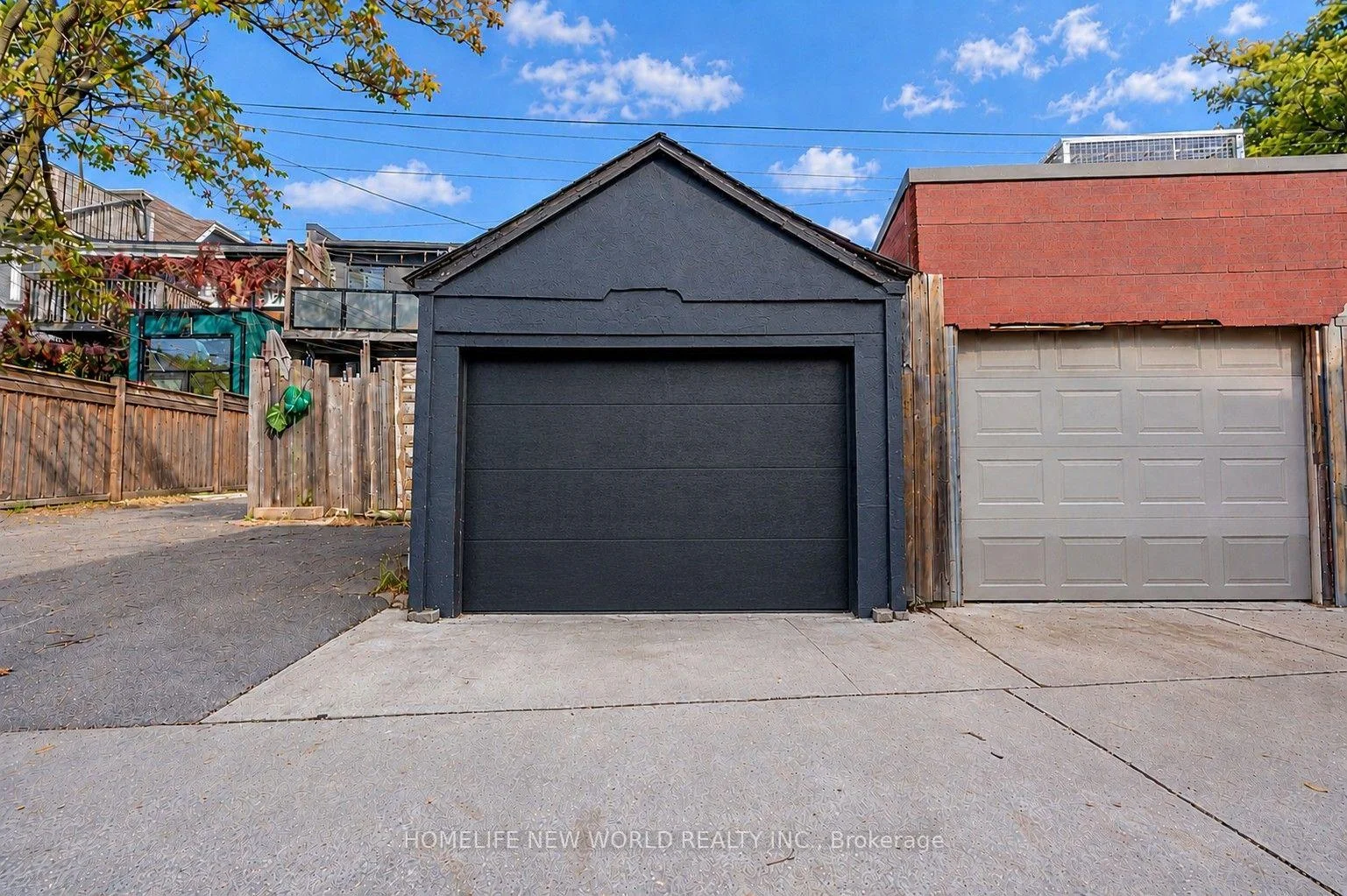 Photo 35 of 2001 Dundas Street W, Toronto, Roncesvalles — HOMEH