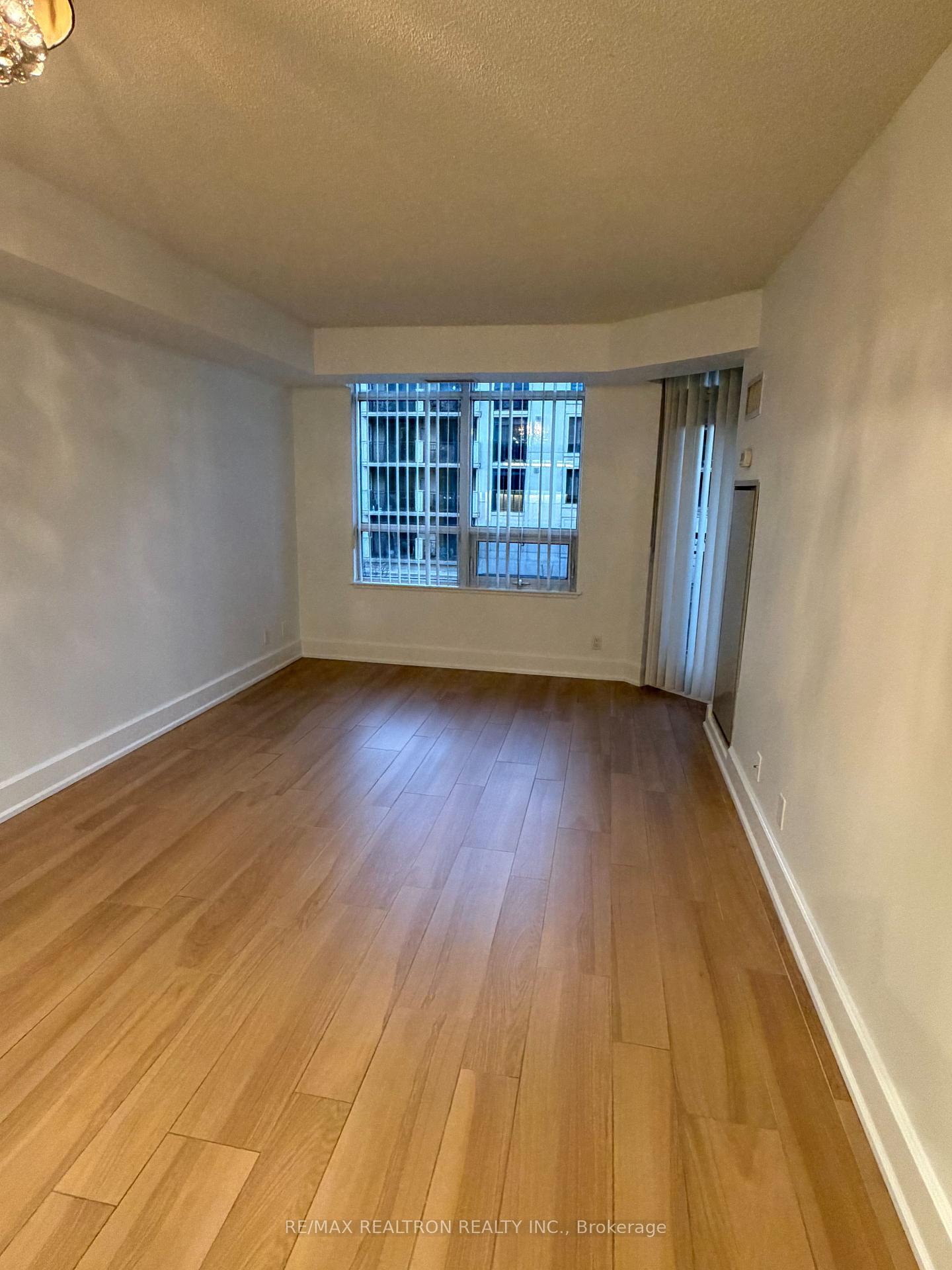 Photo 4 of Unit 311, 676 Sheppard Avenue E, North York, Bayview Village — HOMEH