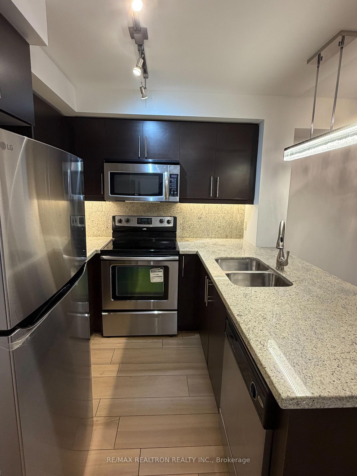 Photo 7 of Unit 311, 676 Sheppard Avenue E, North York, Bayview Village — HOMEH