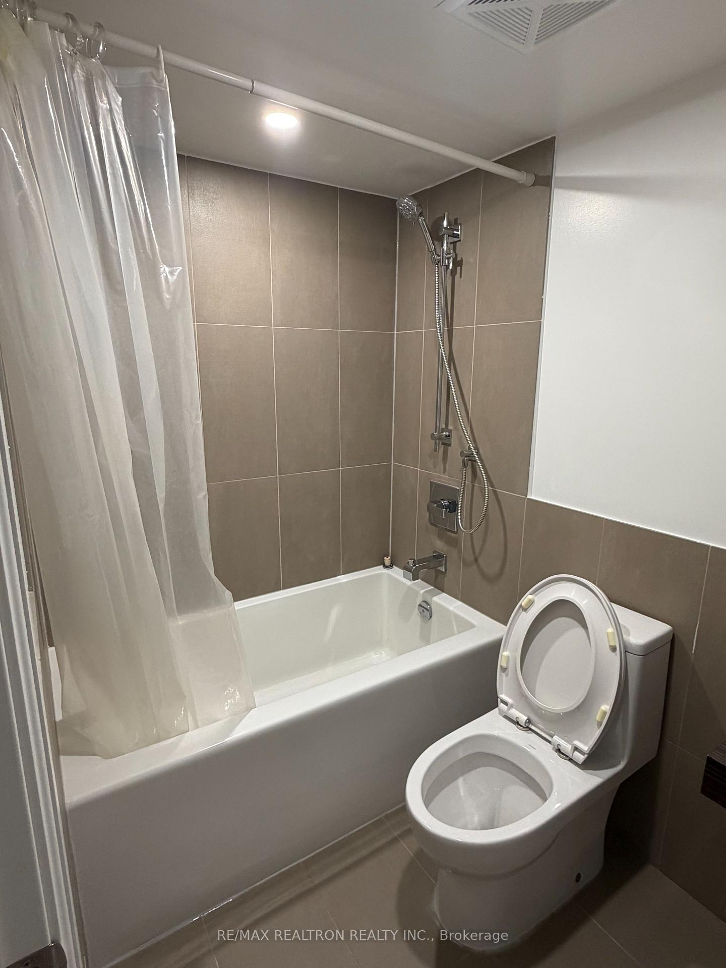 Photo 9 of Unit 311, 676 Sheppard Avenue E, North York, Bayview Village — HOMEH