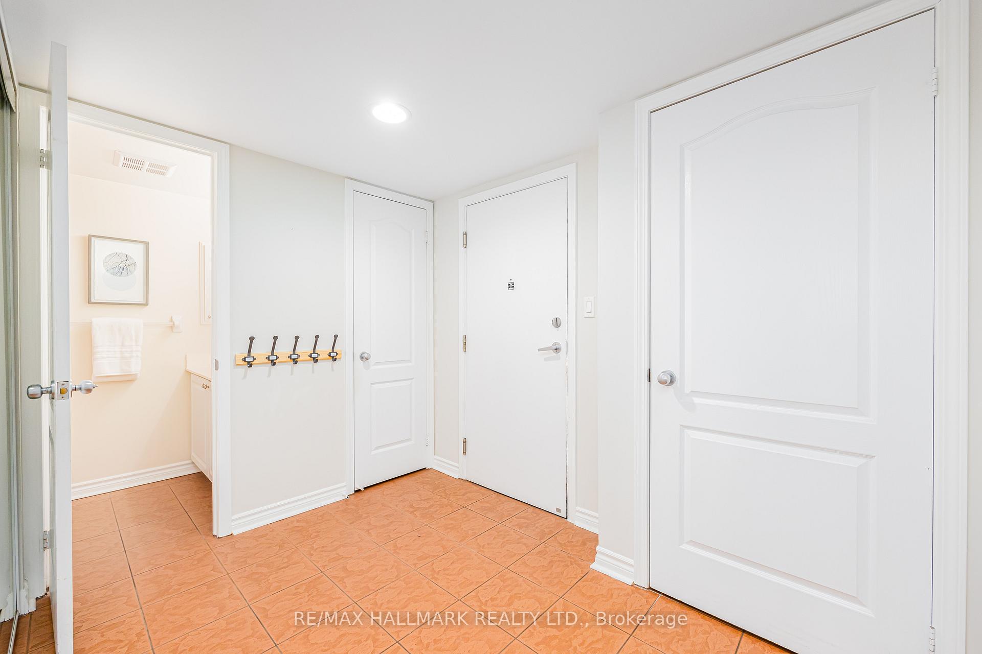 Photo 2 of Unit 112, 3 Rean Drive, North York, Bayview Village — HOMEH
