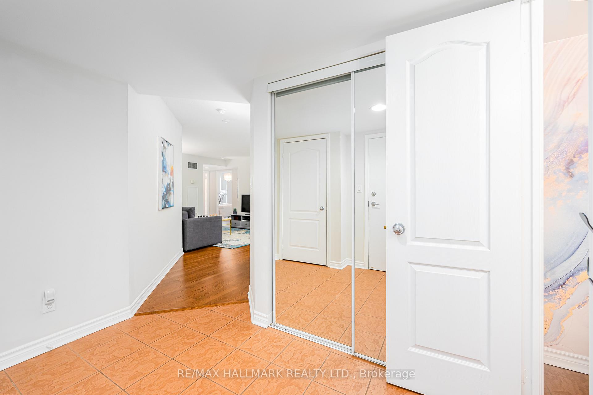 Photo 3 of Unit 112, 3 Rean Drive, North York, Bayview Village — HOMEH
