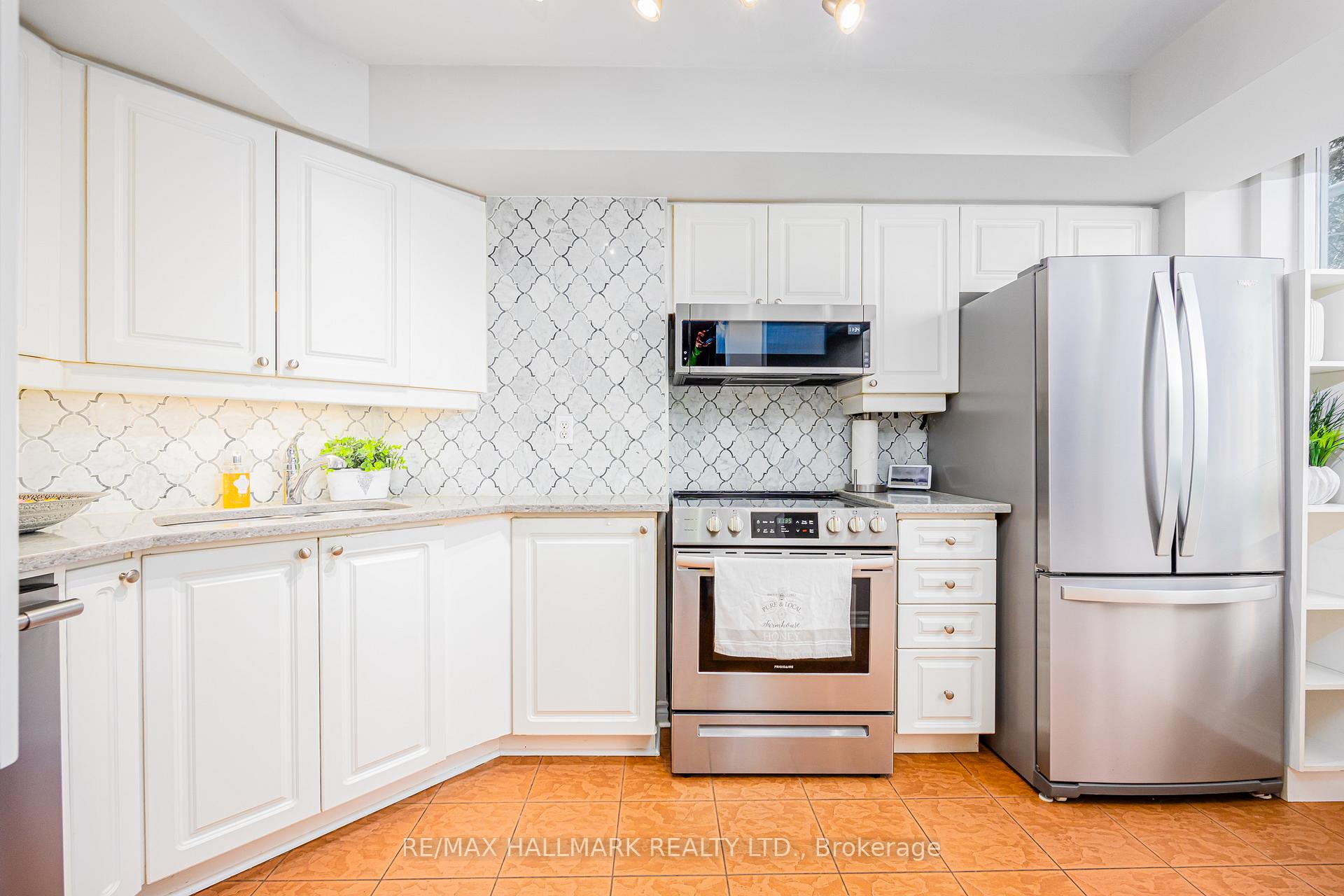 Photo 11 of Unit 112, 3 Rean Drive, North York, Bayview Village — HOMEH