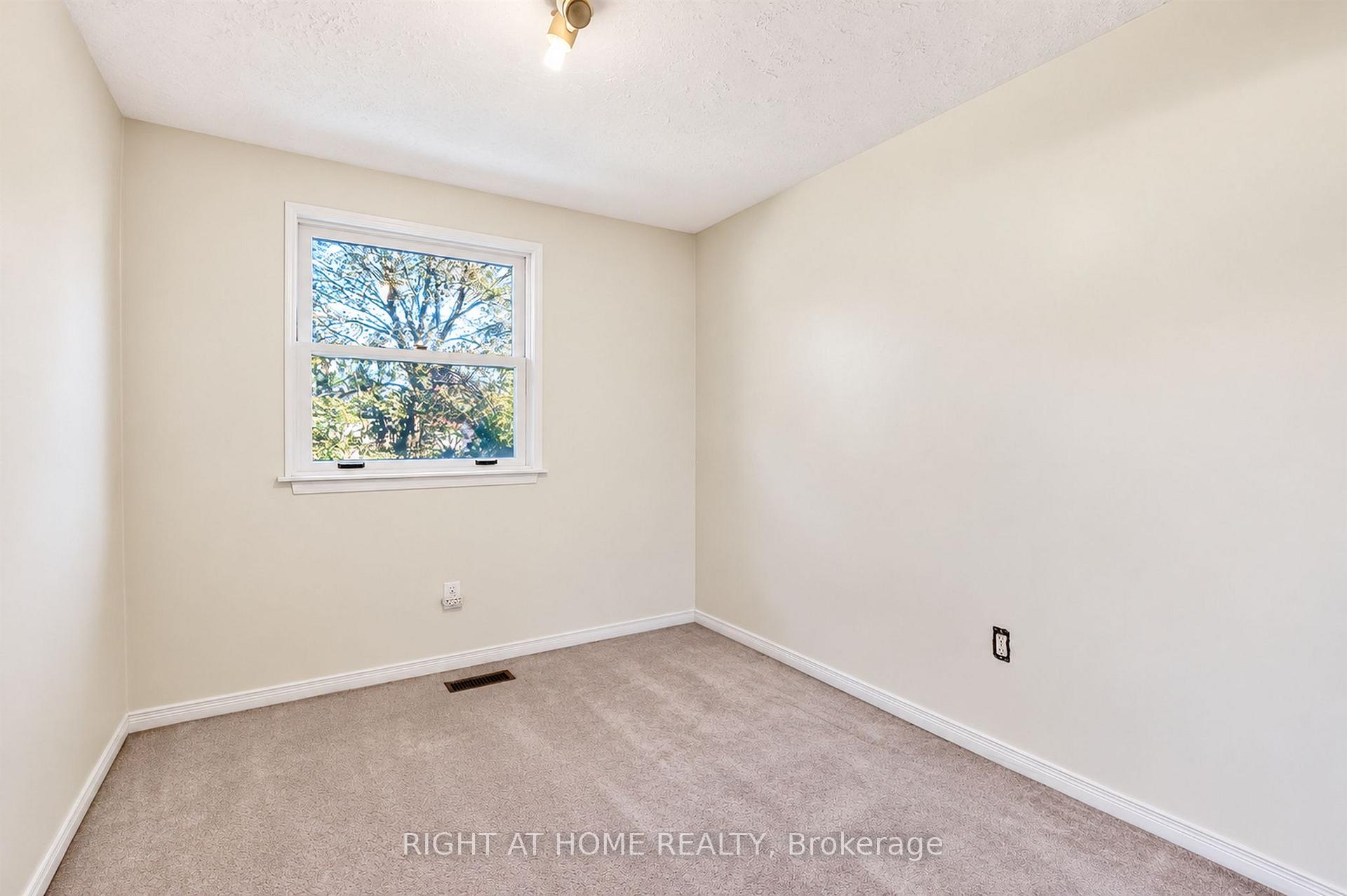Photo 12 of 68 Trott Square, Scarborough, Malvern — HOMEH