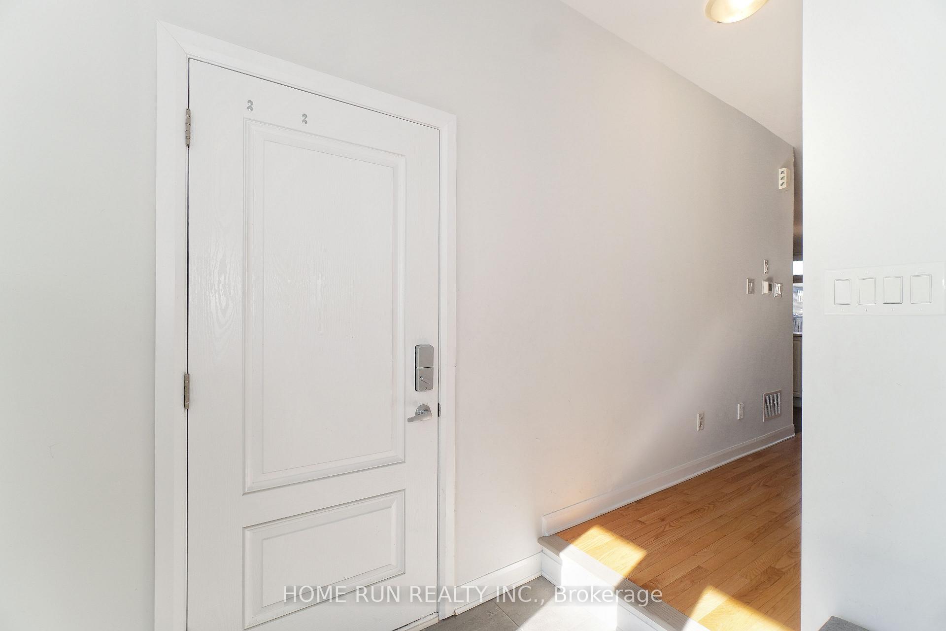 Photo 2 of 211 Clonrush Way, Ottawa, Kanata - Kanata Lakes/Heritage Hills — HOMEH