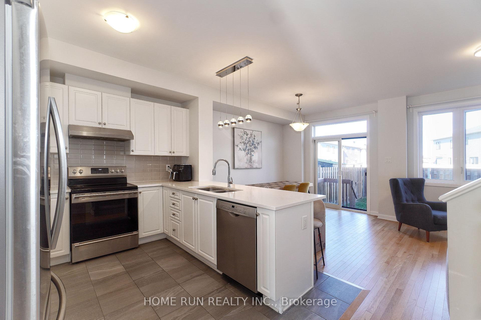 Photo 4 of 211 Clonrush Way, Ottawa, Kanata - Kanata Lakes/Heritage Hills — HOMEH