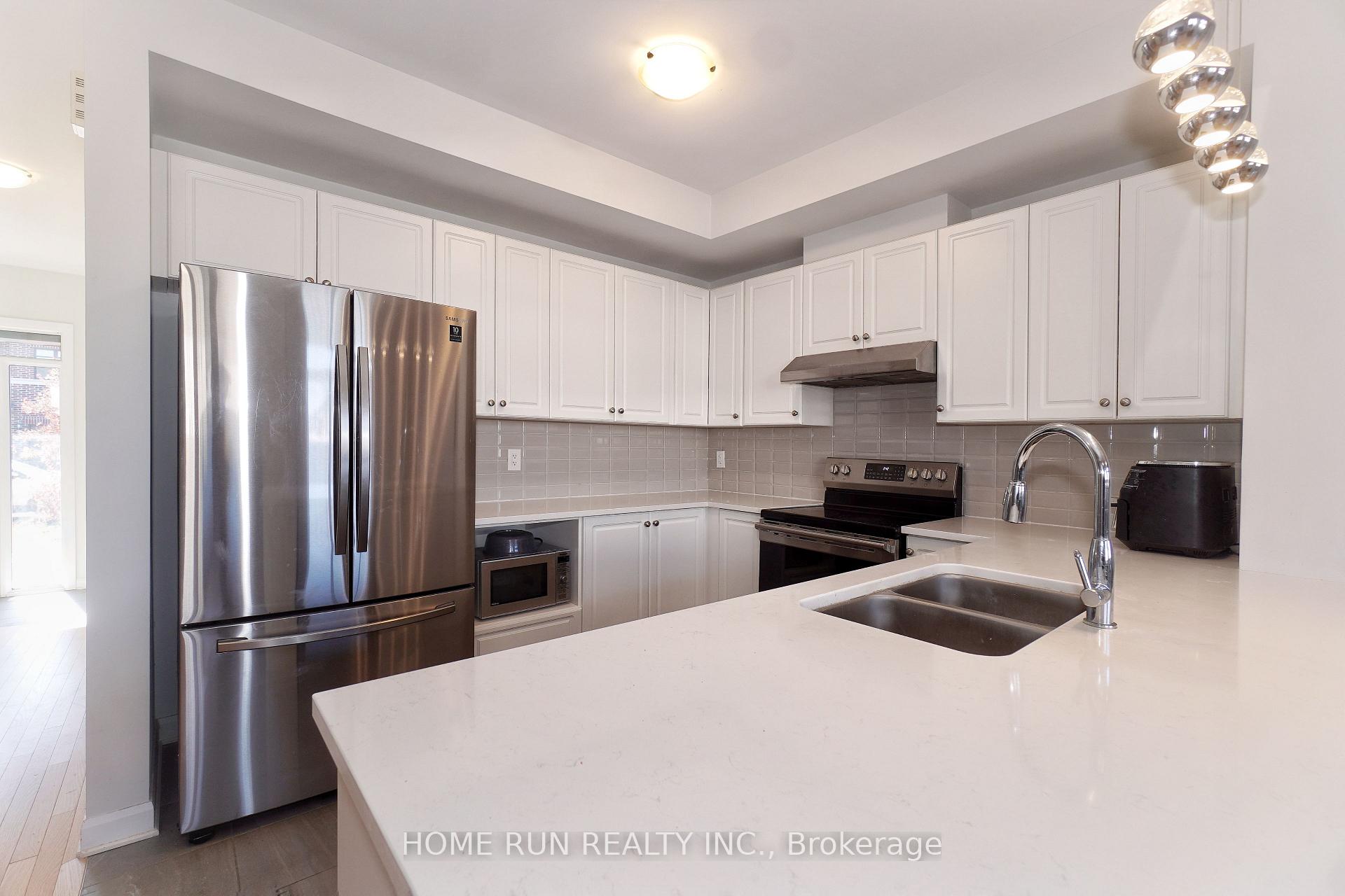Photo 5 of 211 Clonrush Way, Ottawa, Kanata - Kanata Lakes/Heritage Hills — HOMEH