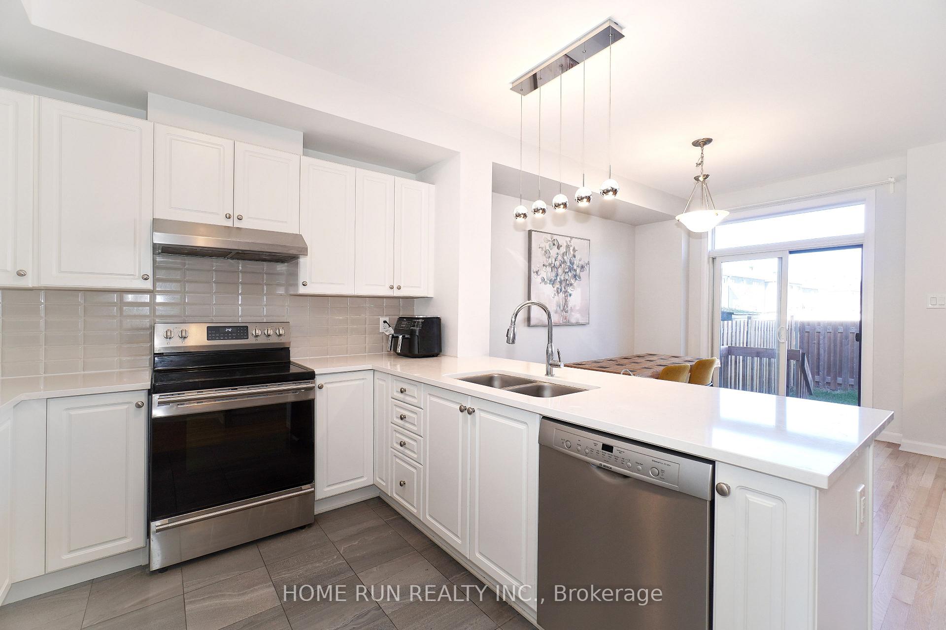 Photo 6 of 211 Clonrush Way, Ottawa, Kanata - Kanata Lakes/Heritage Hills — HOMEH