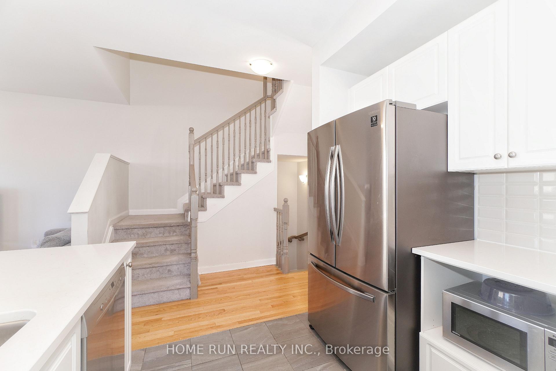 Photo 8 of 211 Clonrush Way, Ottawa, Kanata - Kanata Lakes/Heritage Hills — HOMEH