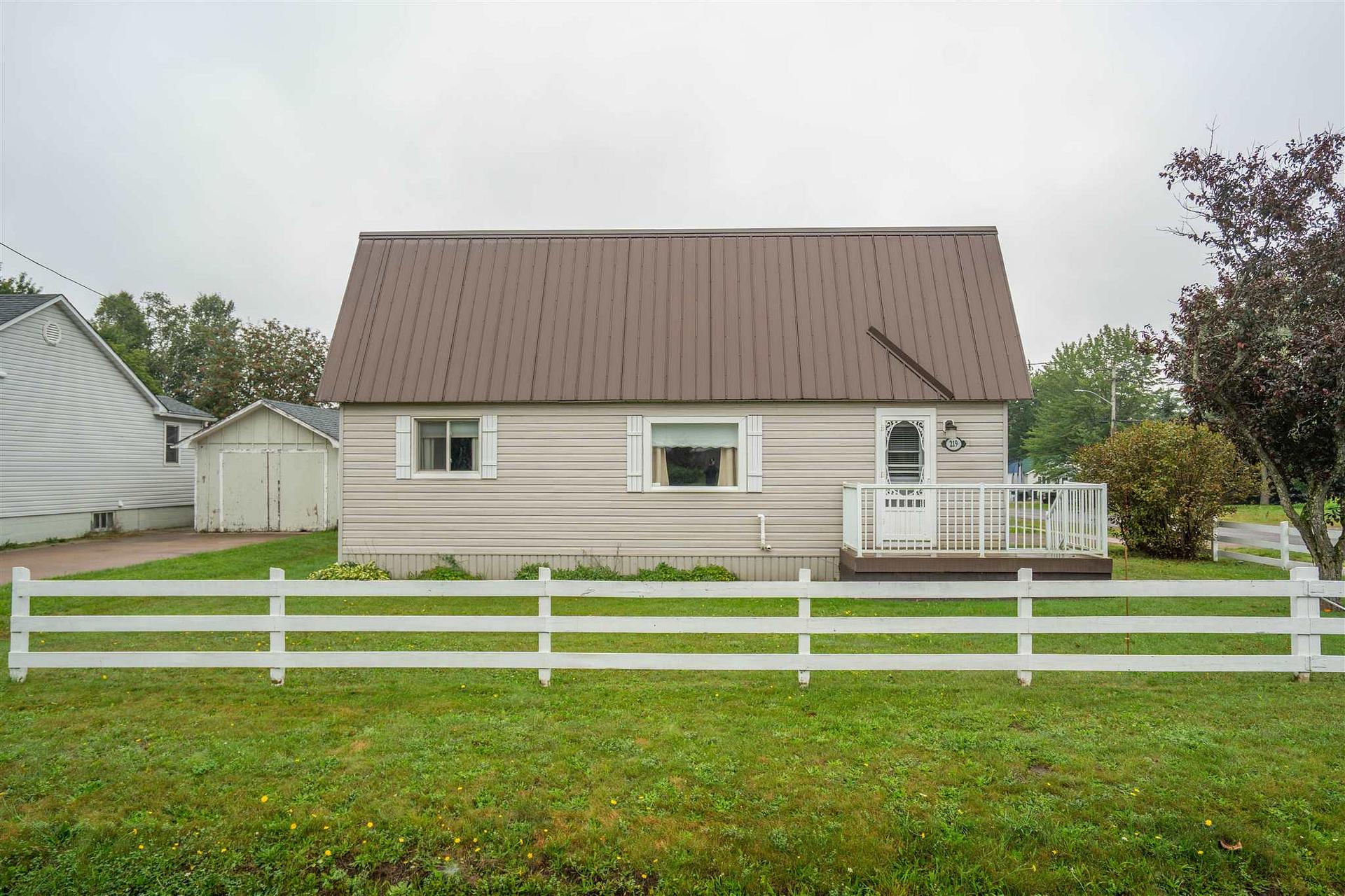 Photo 3 of 219 Eastern Avenue, Sault Ste Marie, Ward 1 — HOMEH