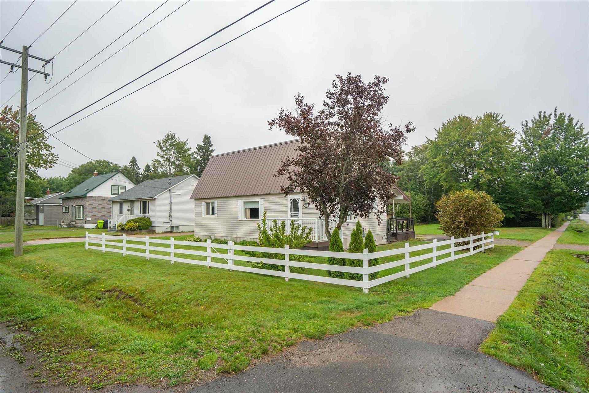 Photo 4 of 219 Eastern Avenue, Sault Ste Marie, Ward 1 — HOMEH