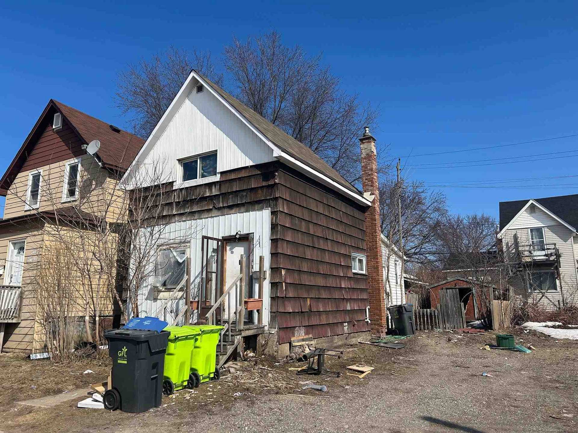 Front of 210 Cathcart Street