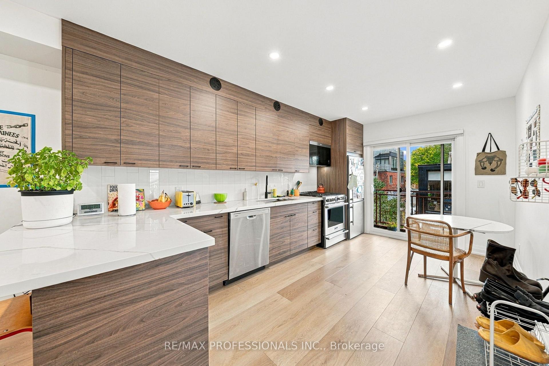 Photo 4 of Unit 2nd Flr, 134 Argyle Street, Toronto, Trinity-Bellwoods — HOMEH