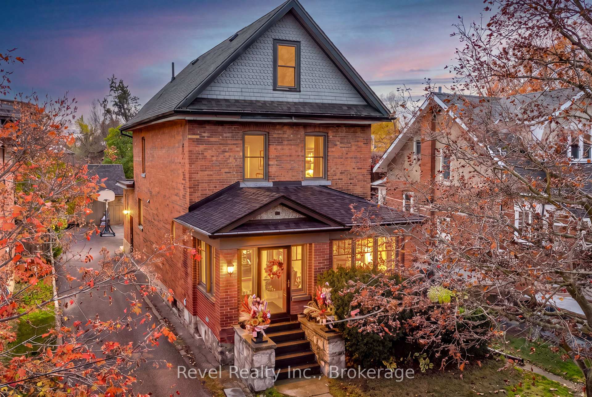Photo 1 of 27 Francis Street, Kawartha Lakes, Lindsay — HOMEH