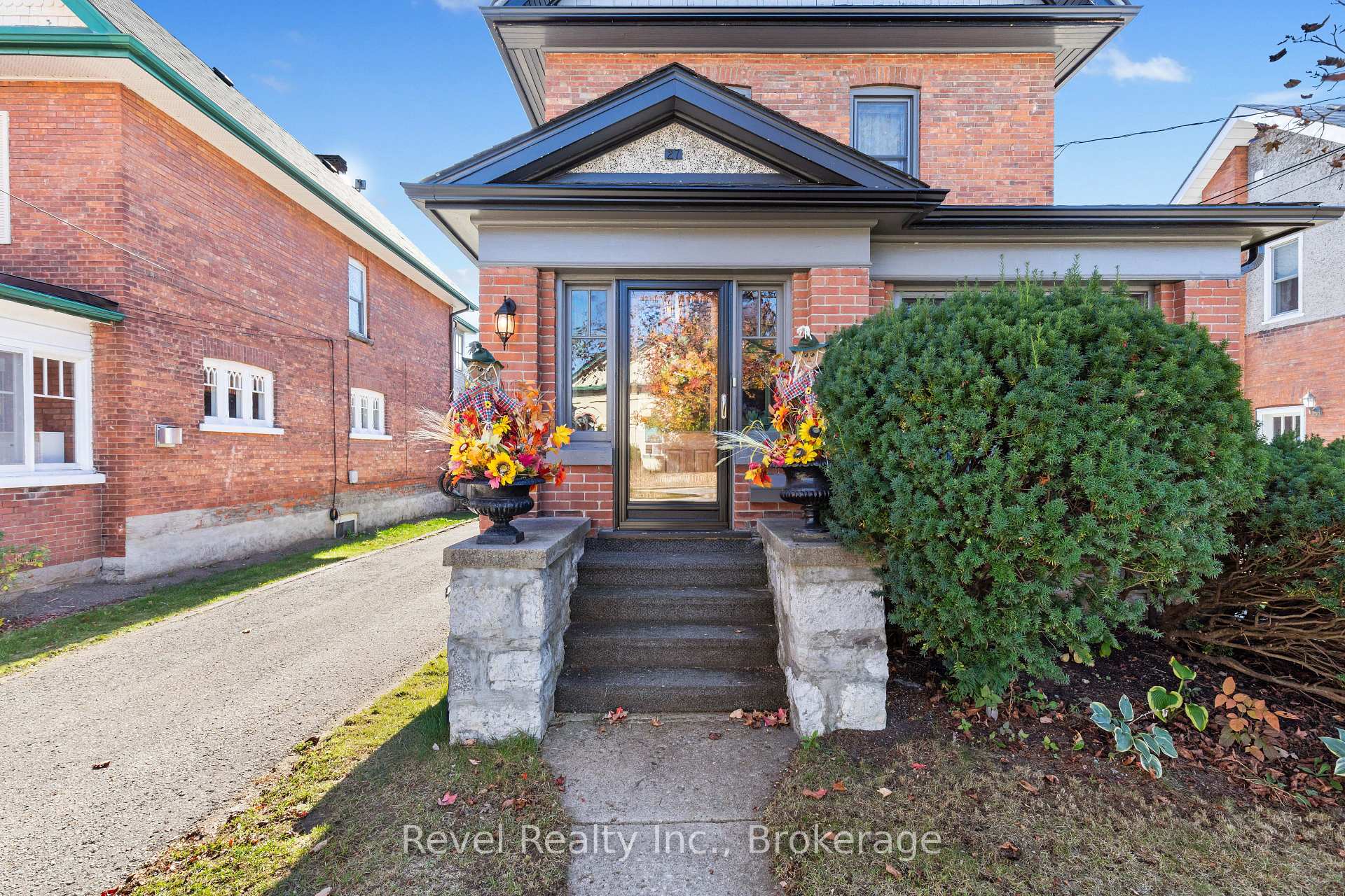 Photo 4 of 27 Francis Street, Kawartha Lakes, Lindsay — HOMEH