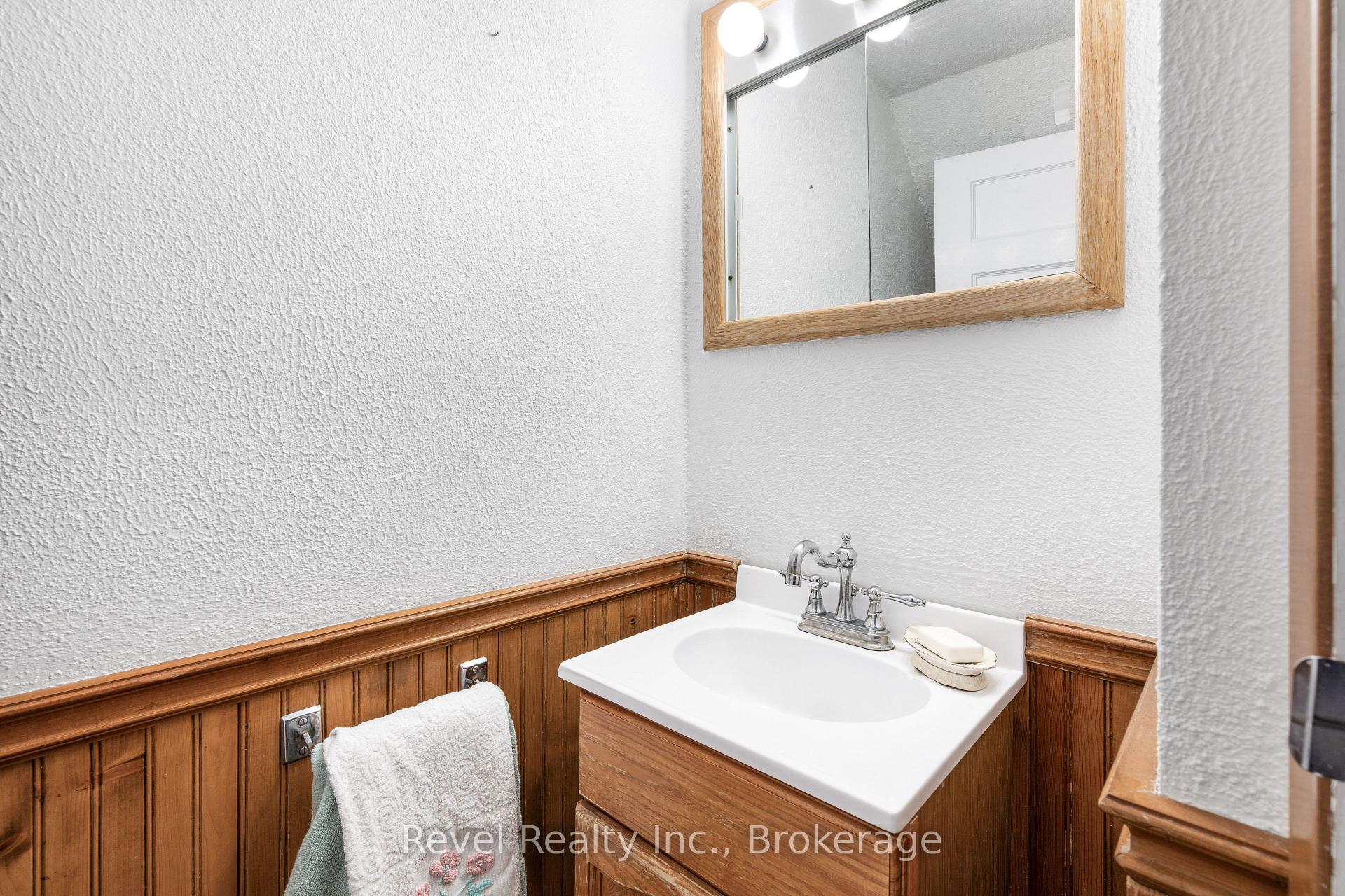 Photo 18 of 27 Francis Street, Kawartha Lakes, Lindsay — HOMEH