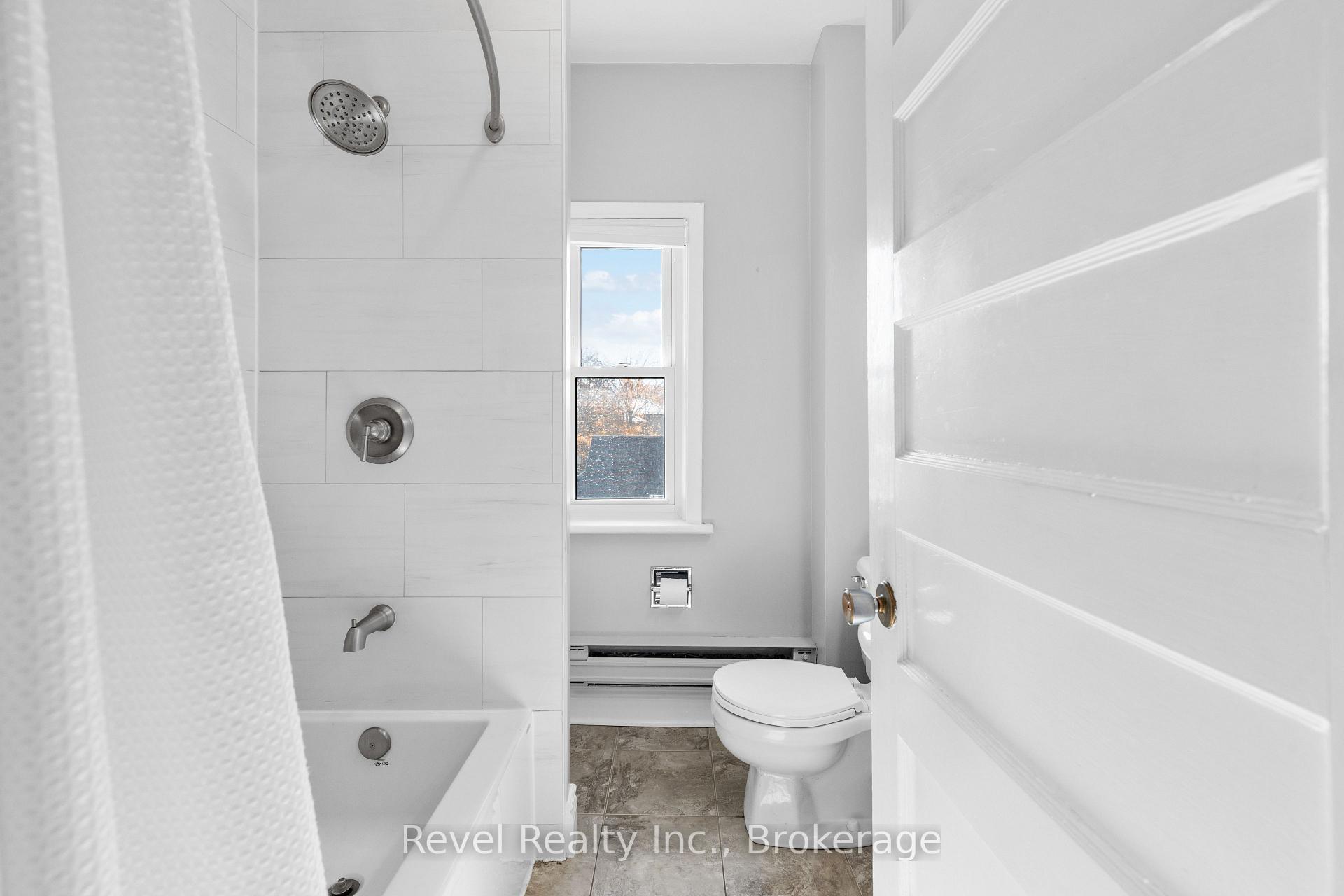 Photo 24 of 27 Francis Street, Kawartha Lakes, Lindsay — HOMEH