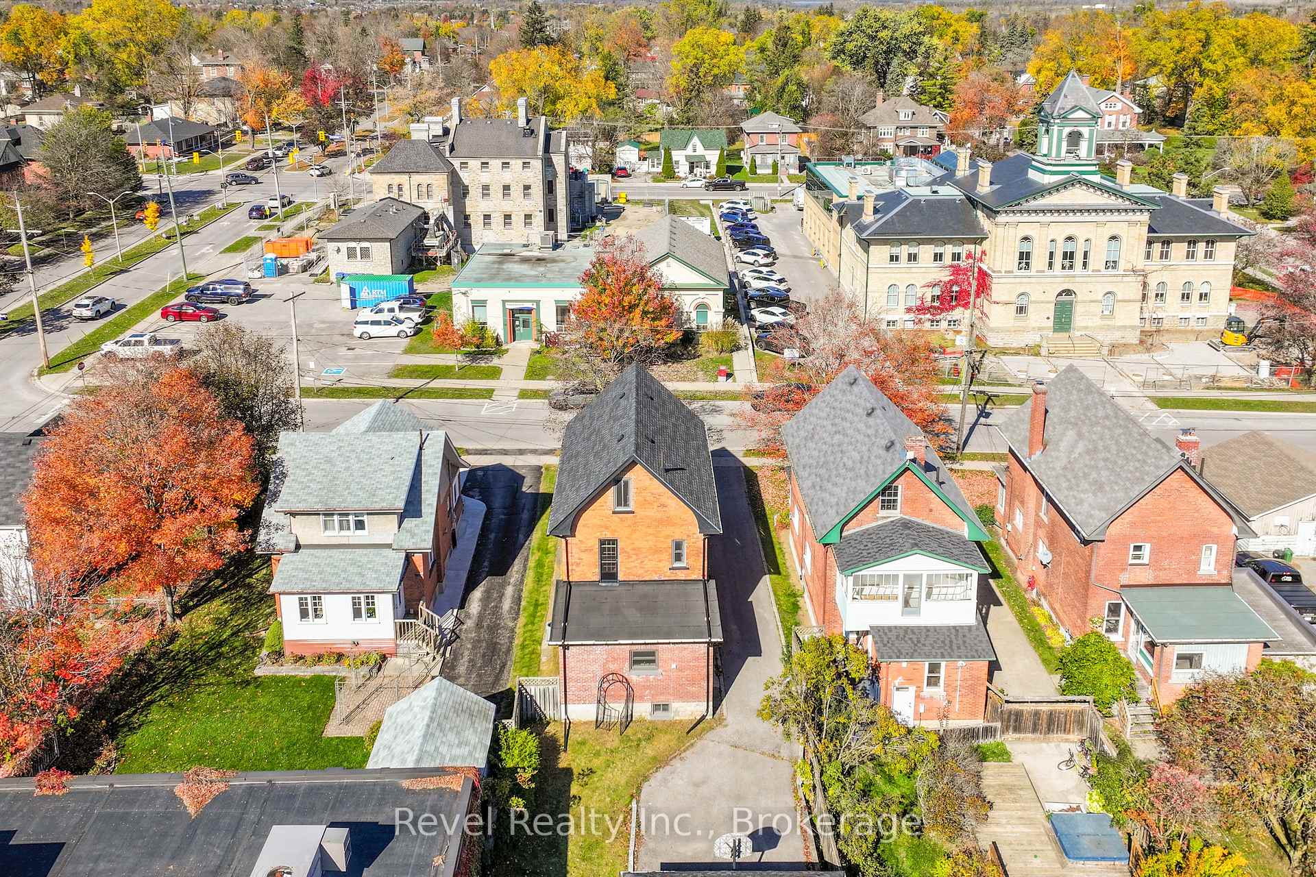 Photo 35 of 27 Francis Street, Kawartha Lakes, Lindsay — HOMEH