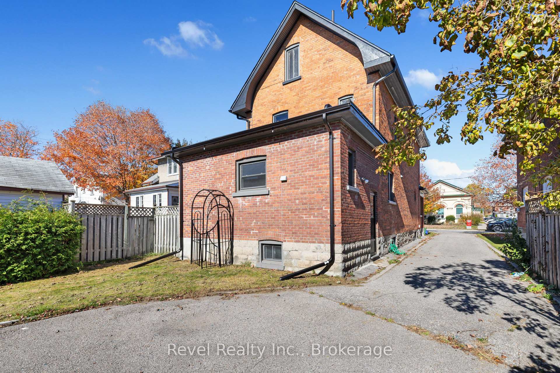 Photo 36 of 27 Francis Street, Kawartha Lakes, Lindsay — HOMEH