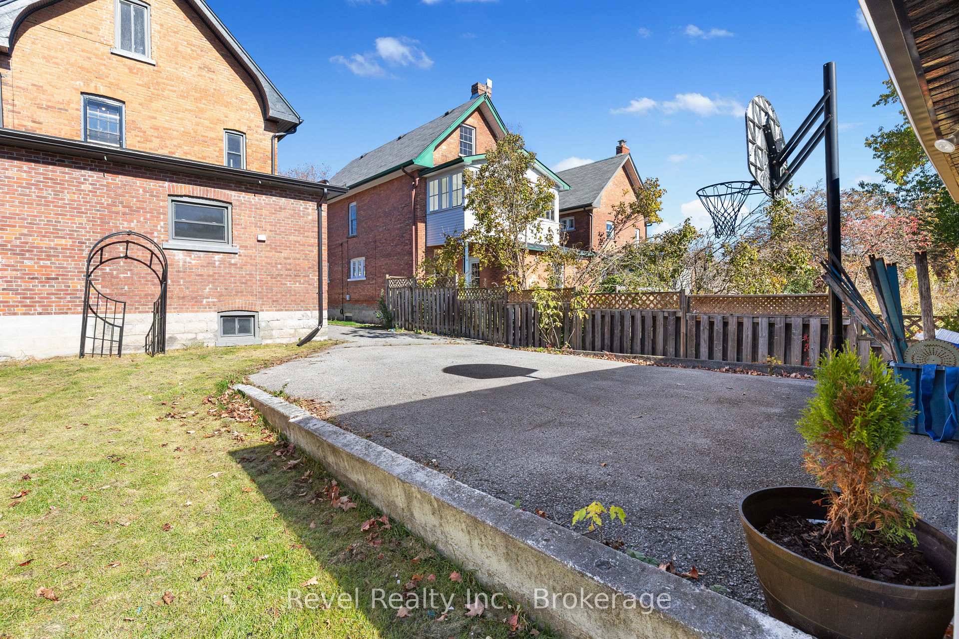 Photo 44 of 27 Francis Street, Kawartha Lakes, Lindsay — HOMEH