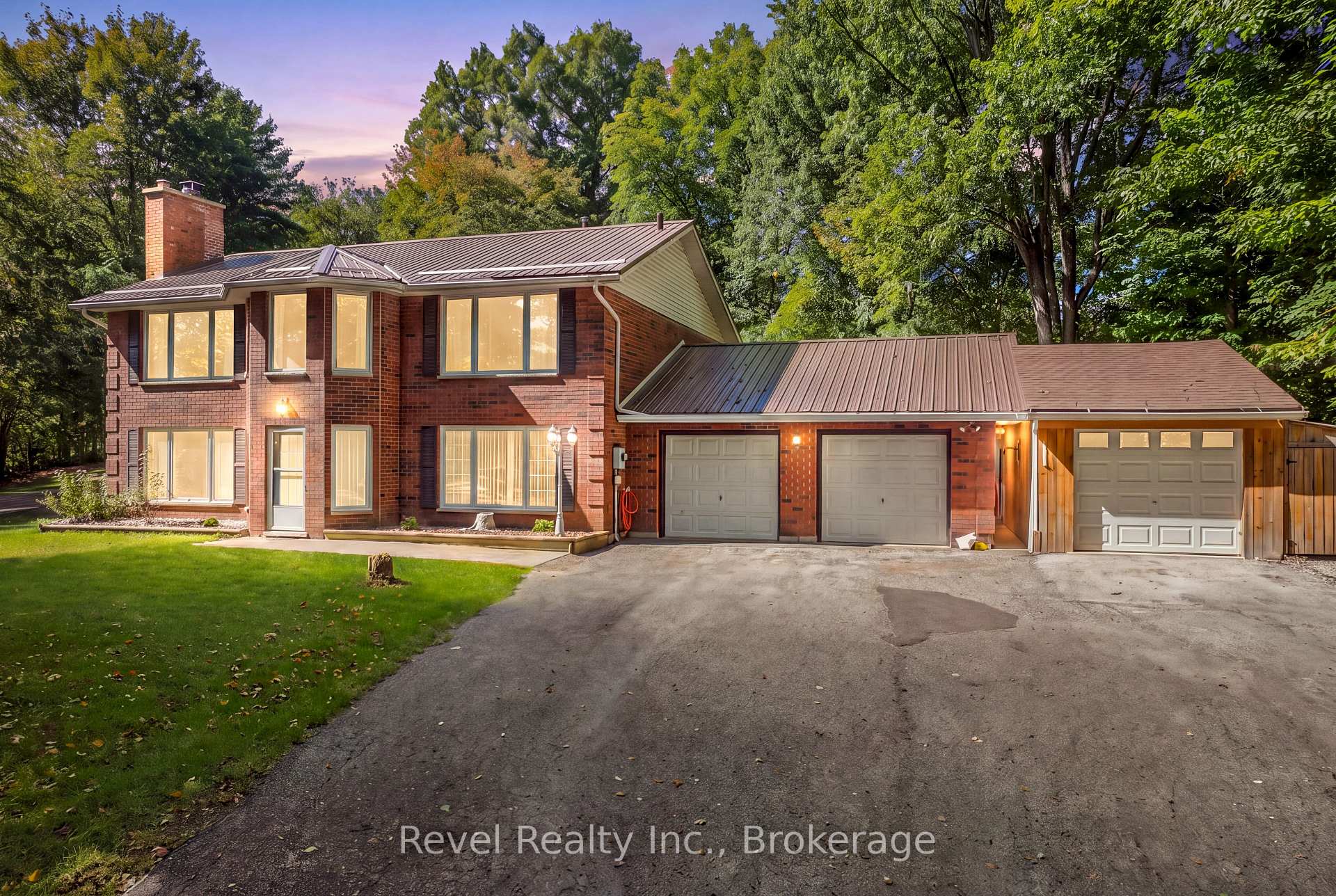 Photo of 18 Bessie Avenue S