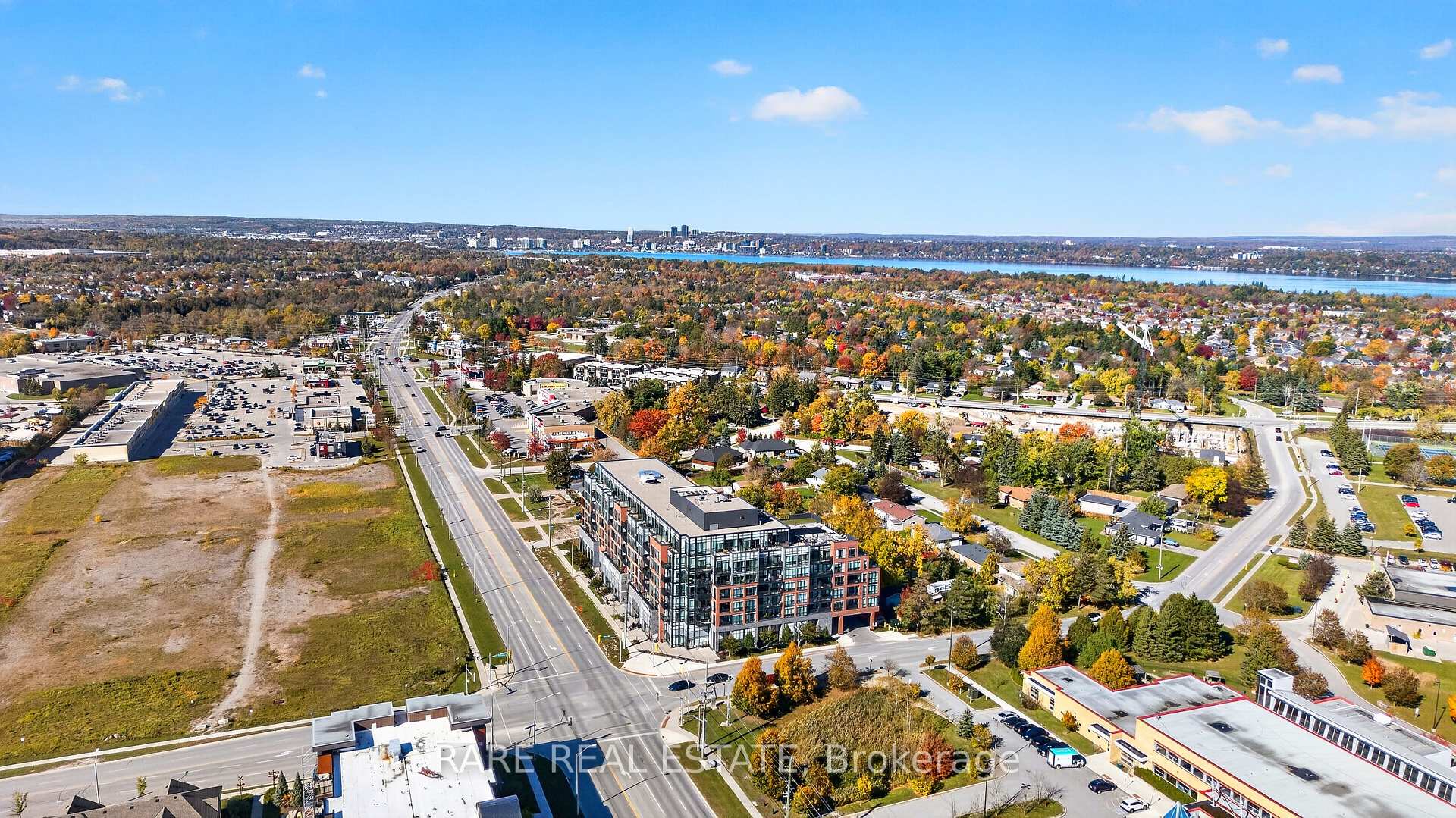 Photo 3 of Unit 327, 681 Yonge Street, Barrie, Painswick South — HOMEH